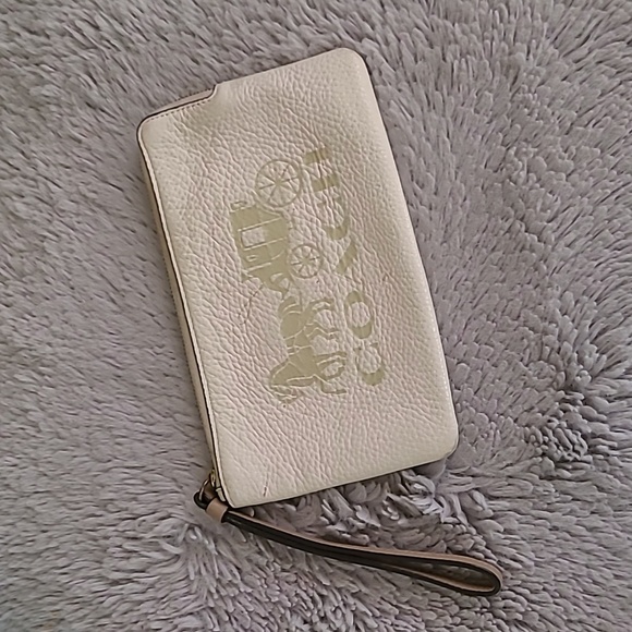 Coach Handbags - Coach Horse & Carriage Leather Wristlet ❤️